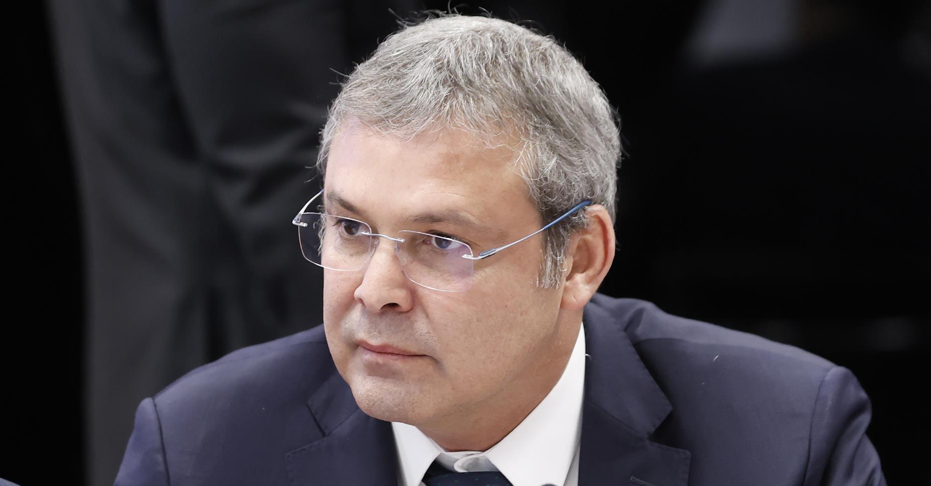 Lindbergh pede cassação de Eduardo Bolsonaro por “abandono de cargo”