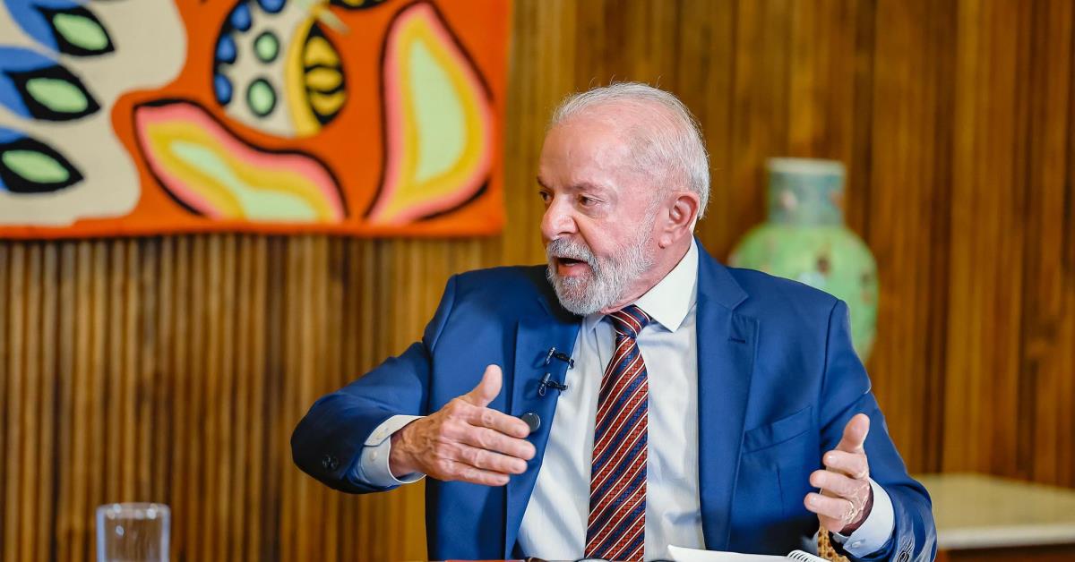 Lula defende moeda do Brics e critica dependência do dólar