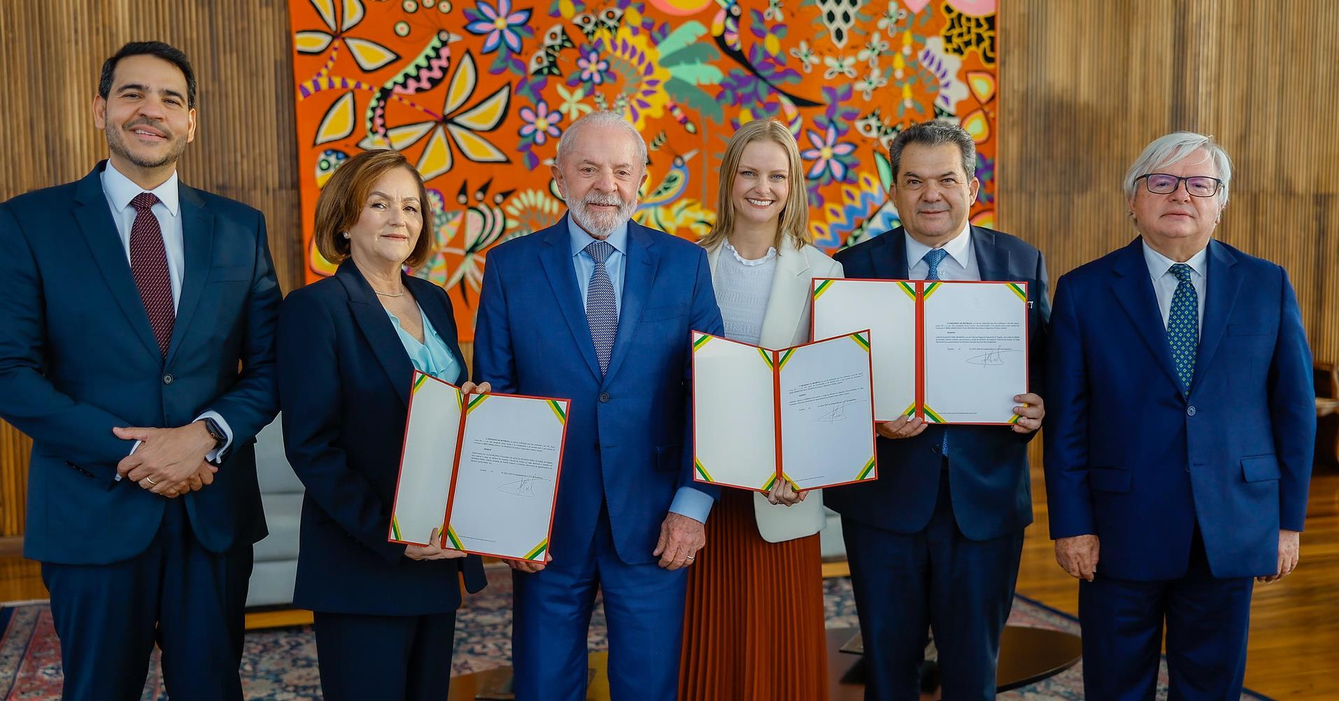 Lula nomeia Marluce Caldas e Carlos Brandão para o STJ