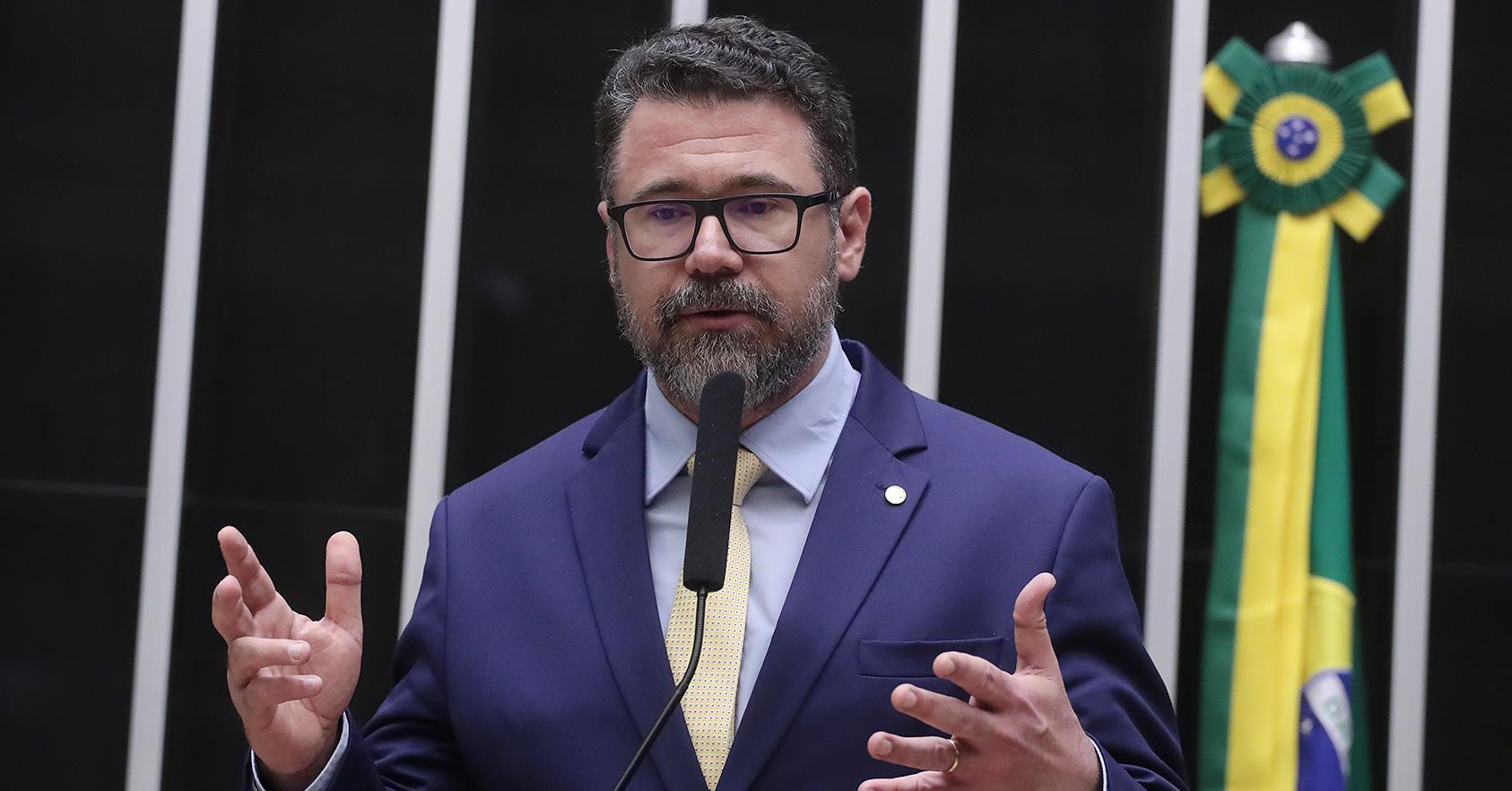 Marcos Pollon relata supostos maus-tratos a presos do 8 de janeiro