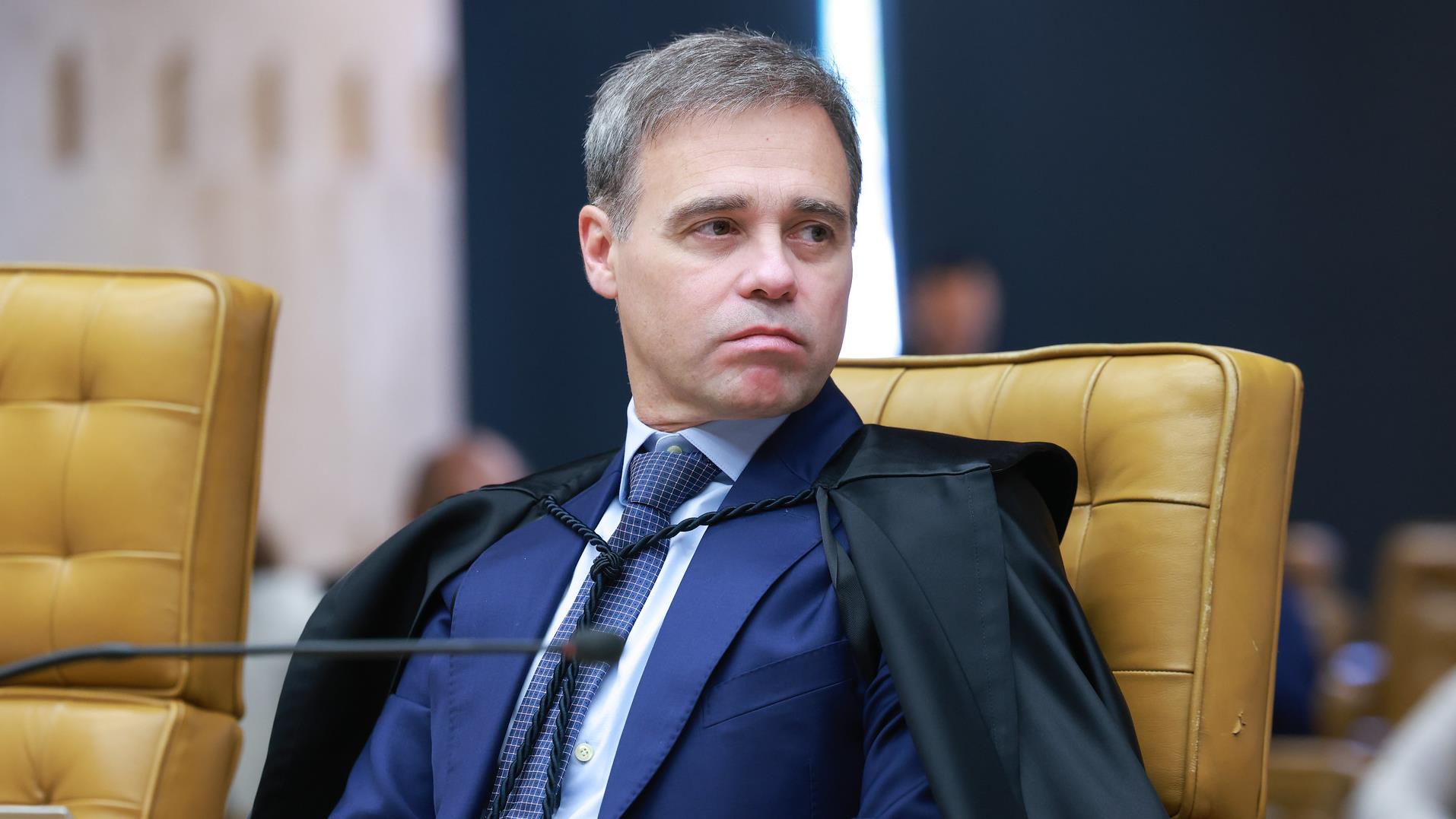 Mendonça vota contra a condeneção de Carla Zambelli.