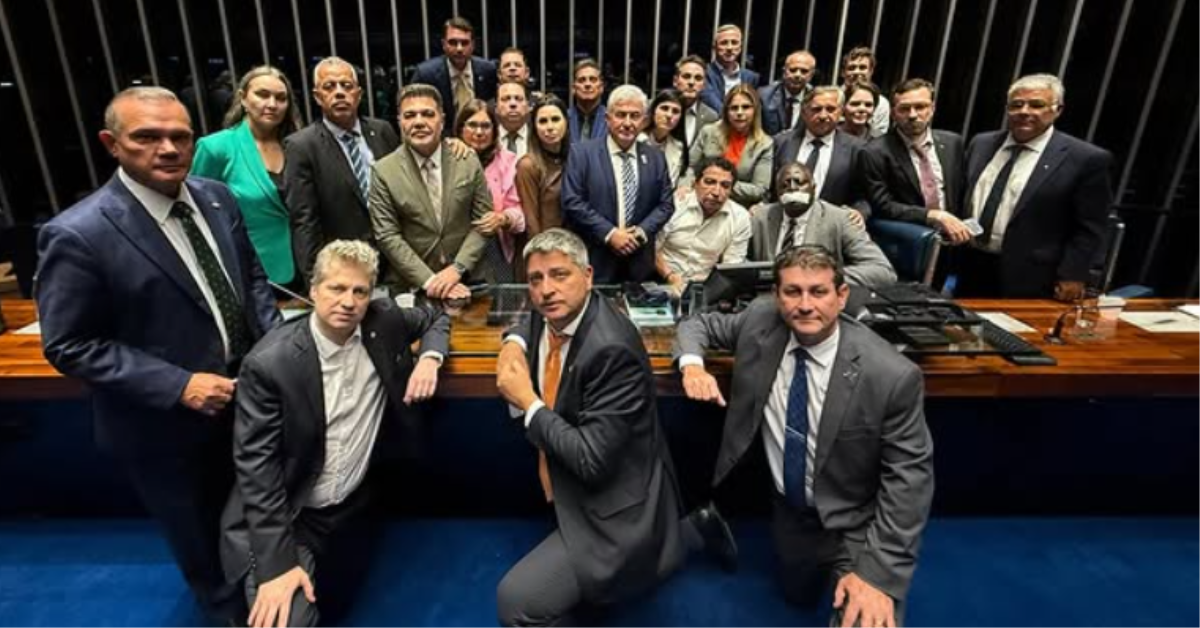 Mesmo após recuo na Câmara, oposição mantém ocupação no Senado