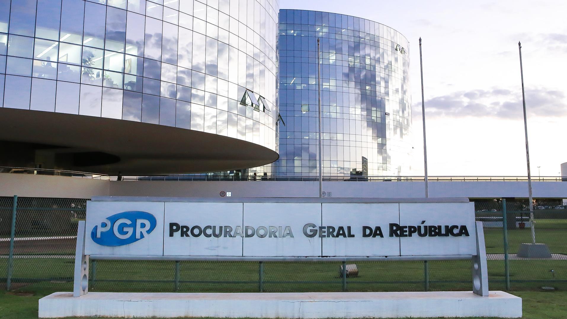 Parecer da PGR pode piorar situação de Bolsonaro, que cumpre prisão domiciliar.
