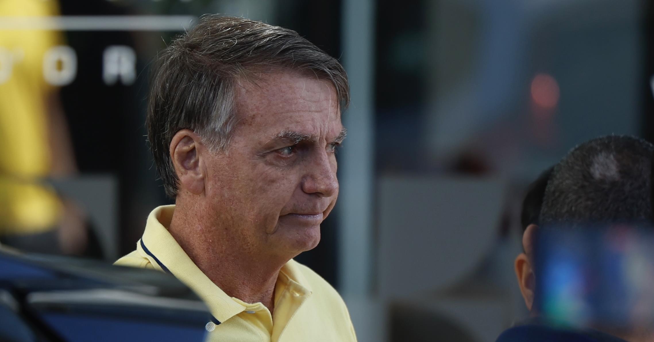 Moraes determina monitoramento integral na casa de Bolsonaro