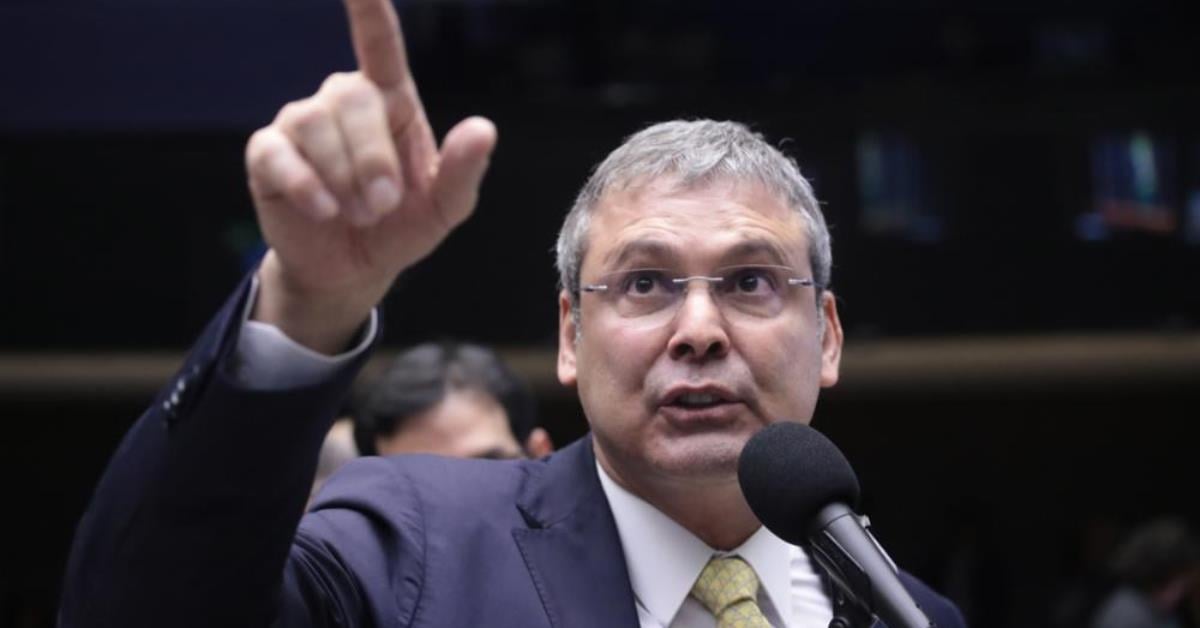 Obstrução da oposição é uma espécie de AI-5 parlamentar, diz Lindbergh