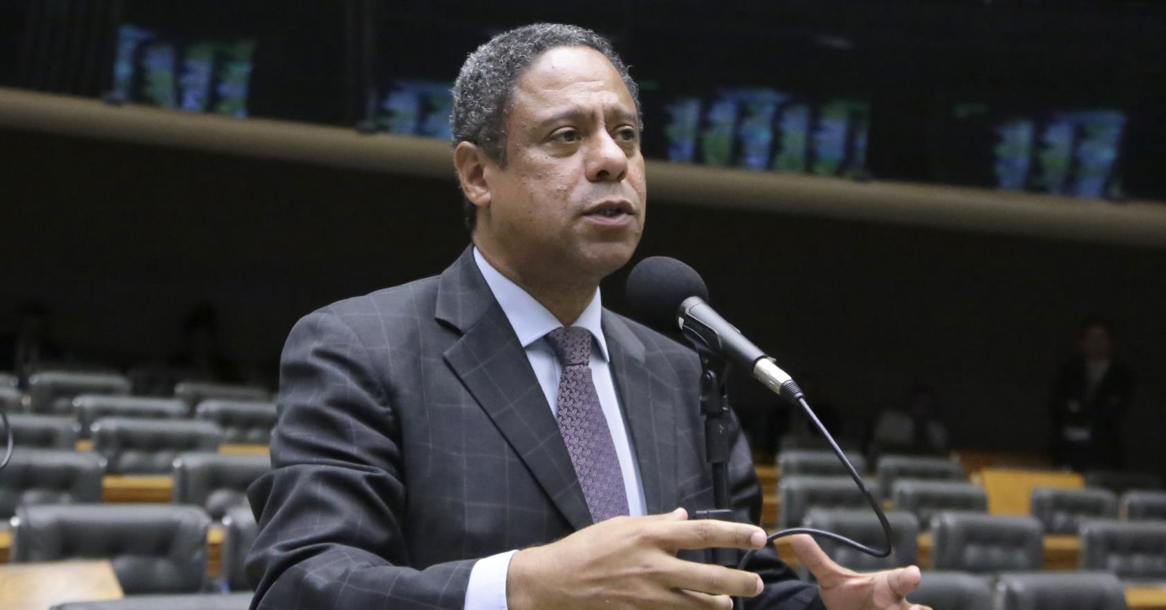 Orlando Silva quer punir racismo e bullying digital contra crianças