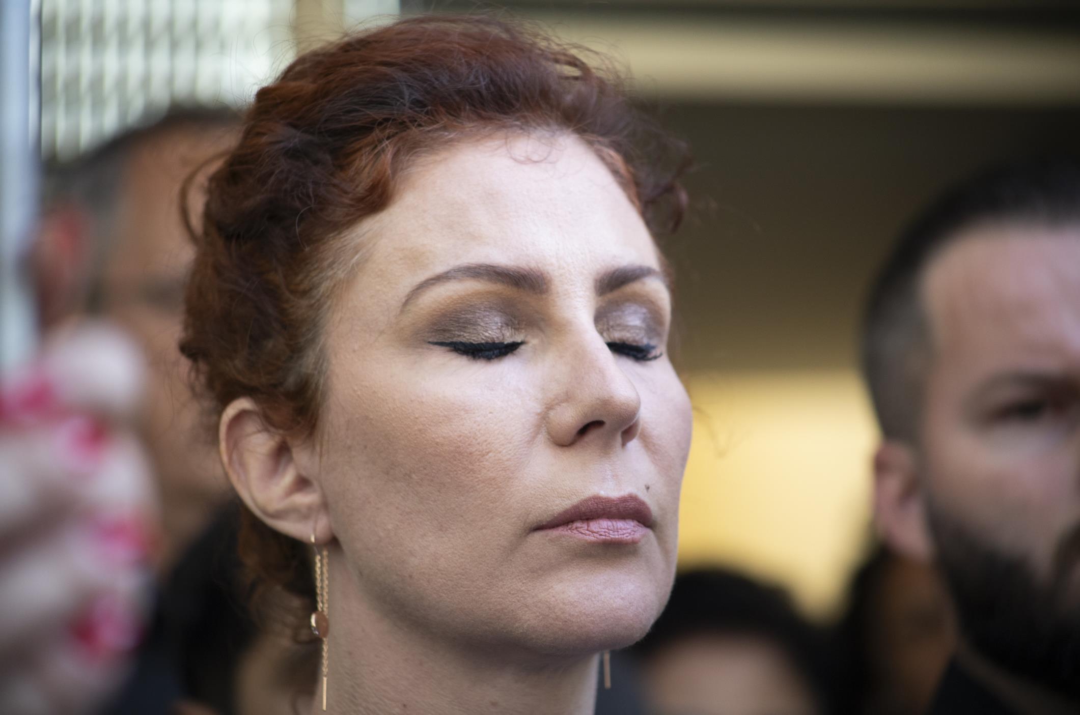 Autoridades brasileiras pedem a extradição da deputada que fugiu para a Itália para escapar de prisão.