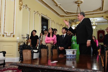 Foto do presidente Fred com os estudantes e professores