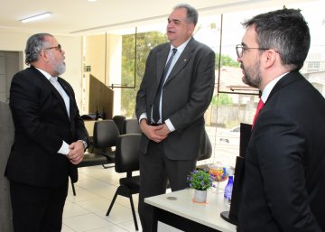 Foto de Fred Coutinho com o ouvidor Mário Gomes