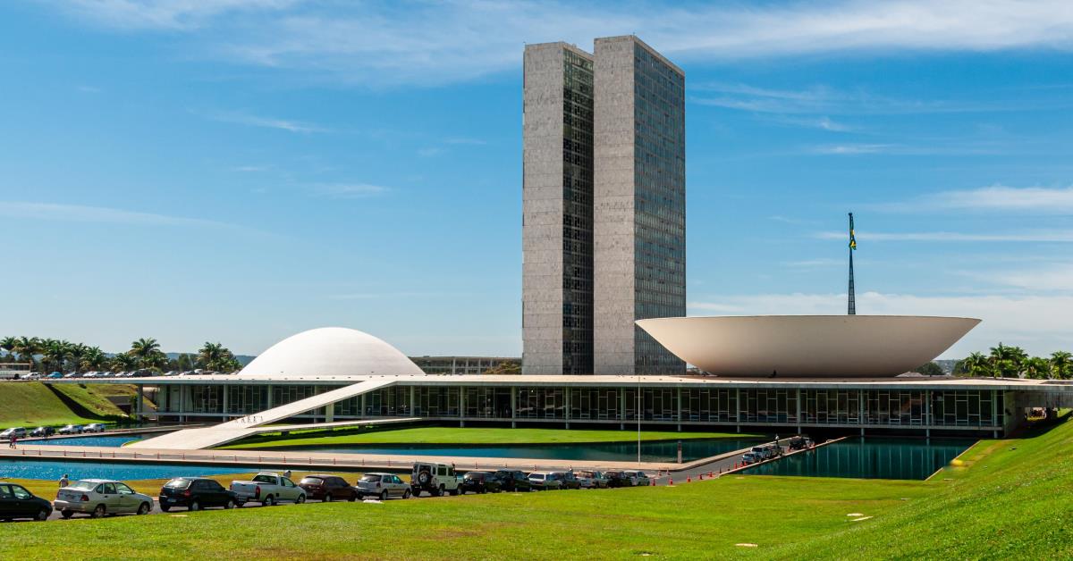 Projeto de lei proíbe cláusula de fidelização em serviços contratados