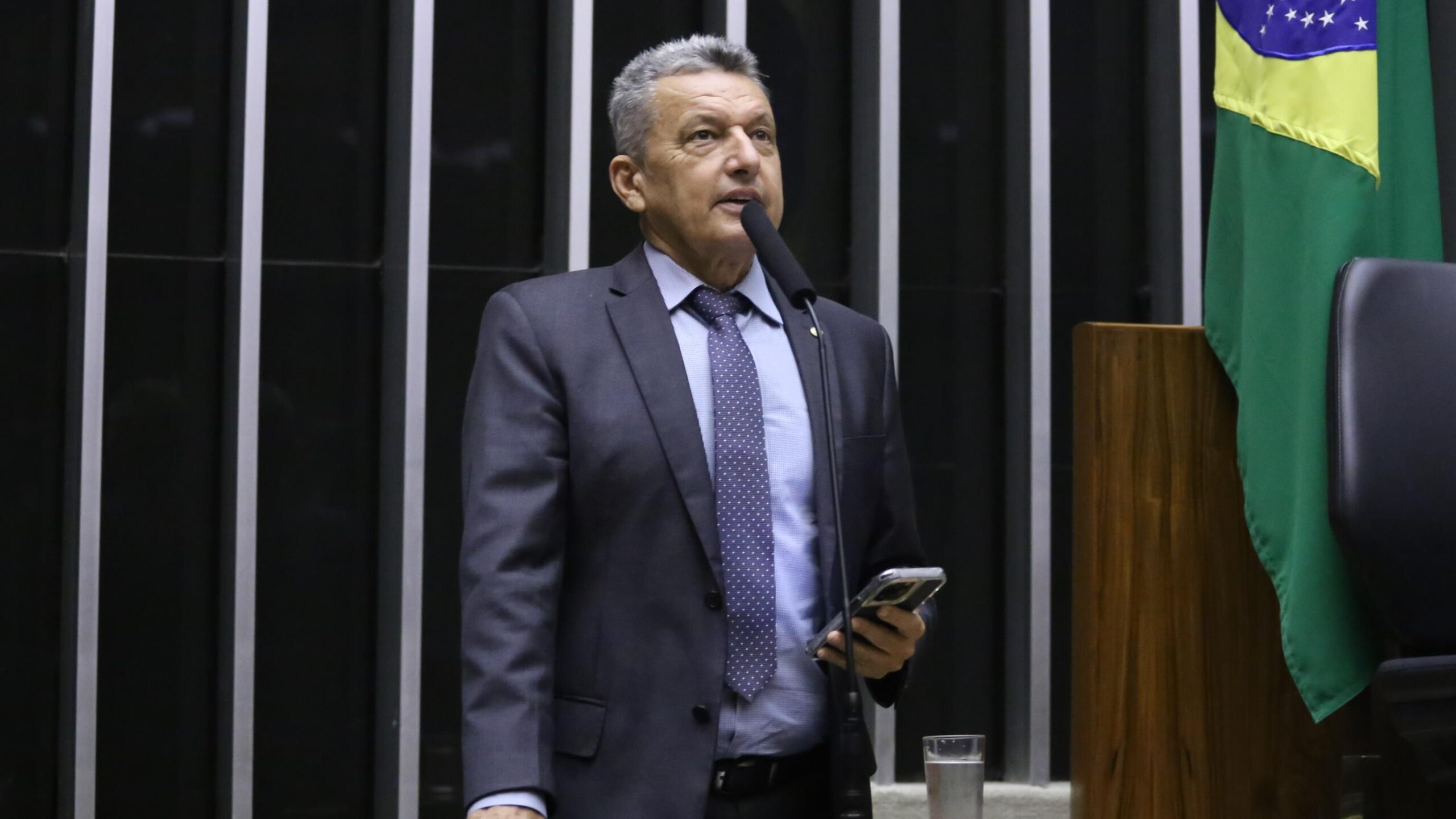 Dep. Charles Fernandes.