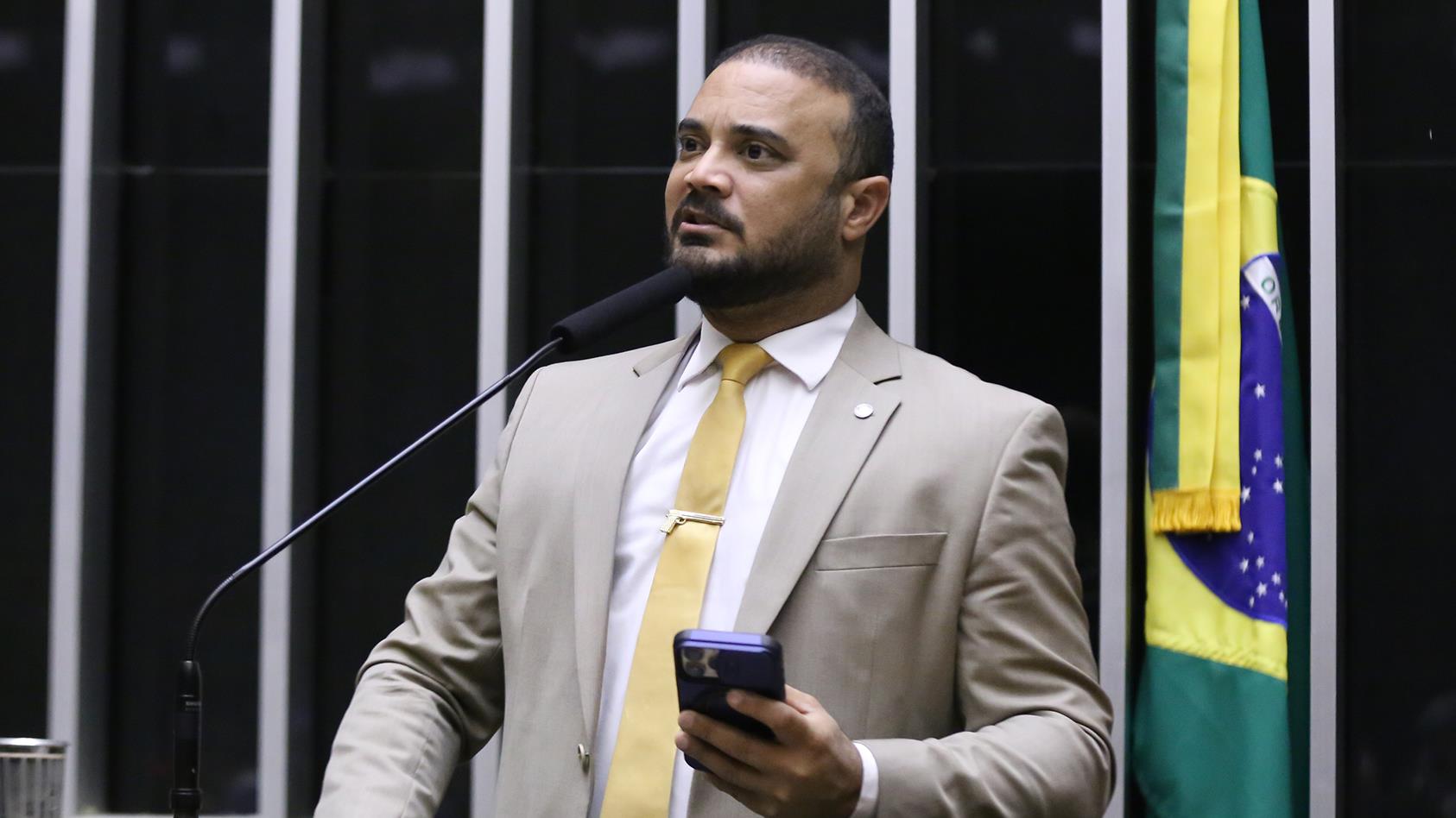 Capitão Alden propõe acesso restrito a armas e equipamentos via atas de segurança pública.