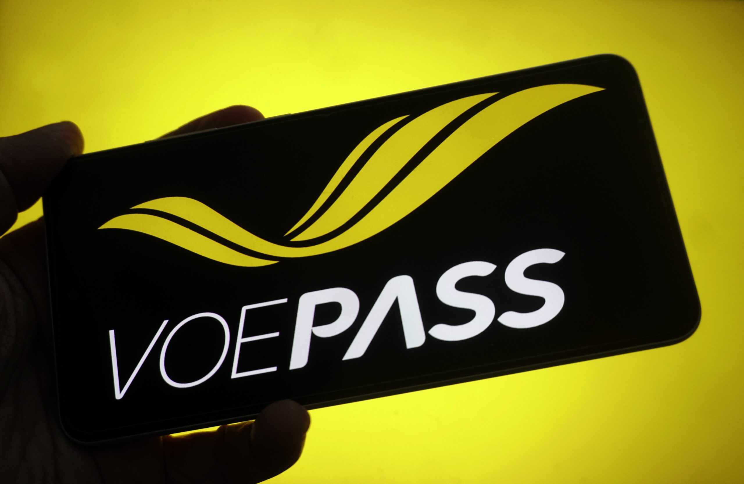 O relatório apresentado critica a atuação da Agência Nacional de Aviação Civil (Anac), avaliada como 