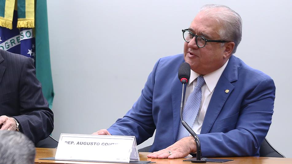 Relator busca apresentar texto equilibrado entre necessidades de entregadores e empresas.