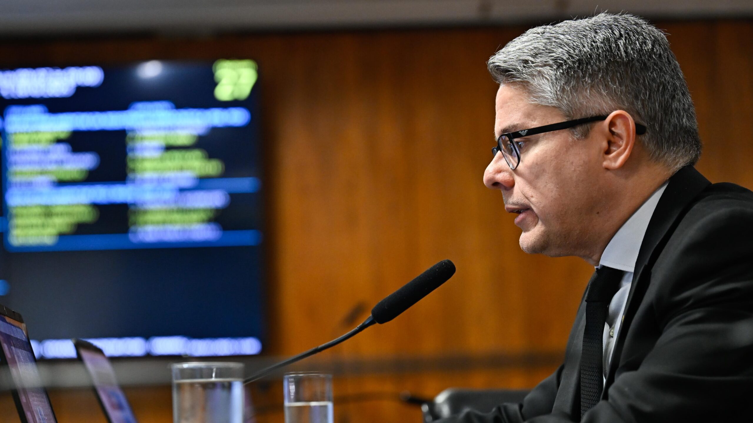 Senado aprova projeto contra discriminação de bolsistas.