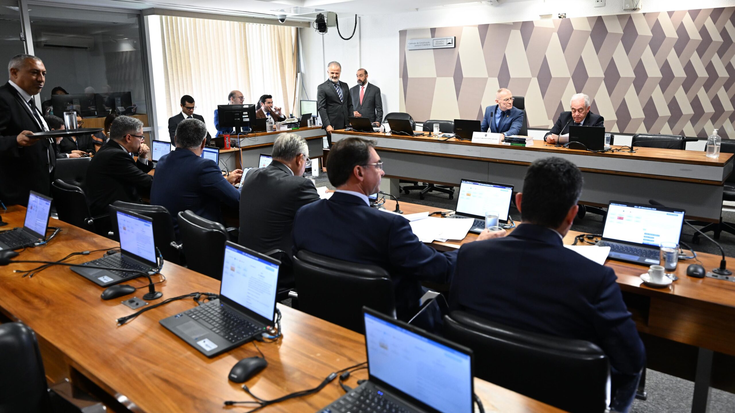 Comissão de Constituição, Justiça e Cidadania (CCJ) em sessão nesta quarta-feira (27).