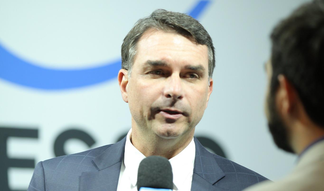 Senador Flávio Bolsonaro diz que críticas fortalecem o mandato