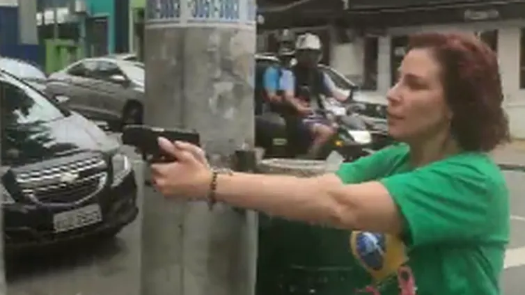 Zambelli perseguiu homem com arma de fogo na véspera da eleição de 2022.