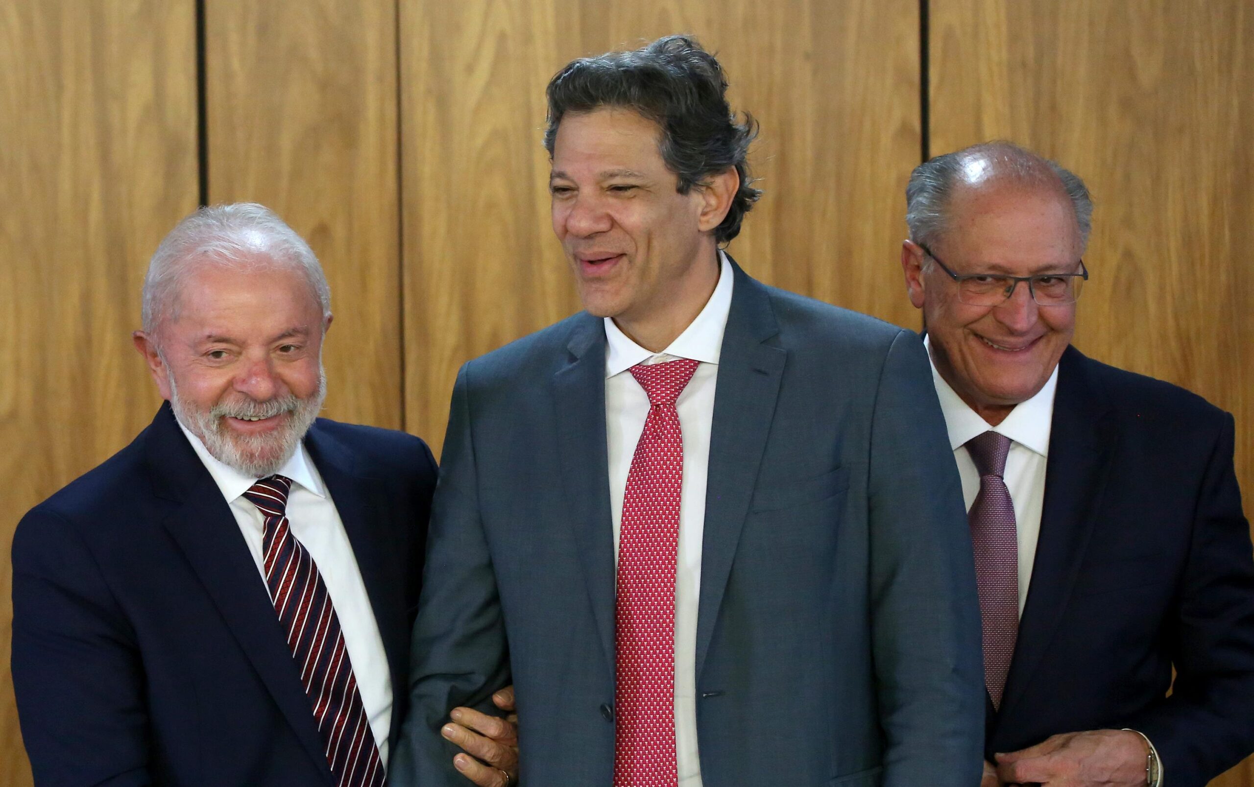 Tarifaço entra em vigor: entenda o que muda e como o Brasil reage