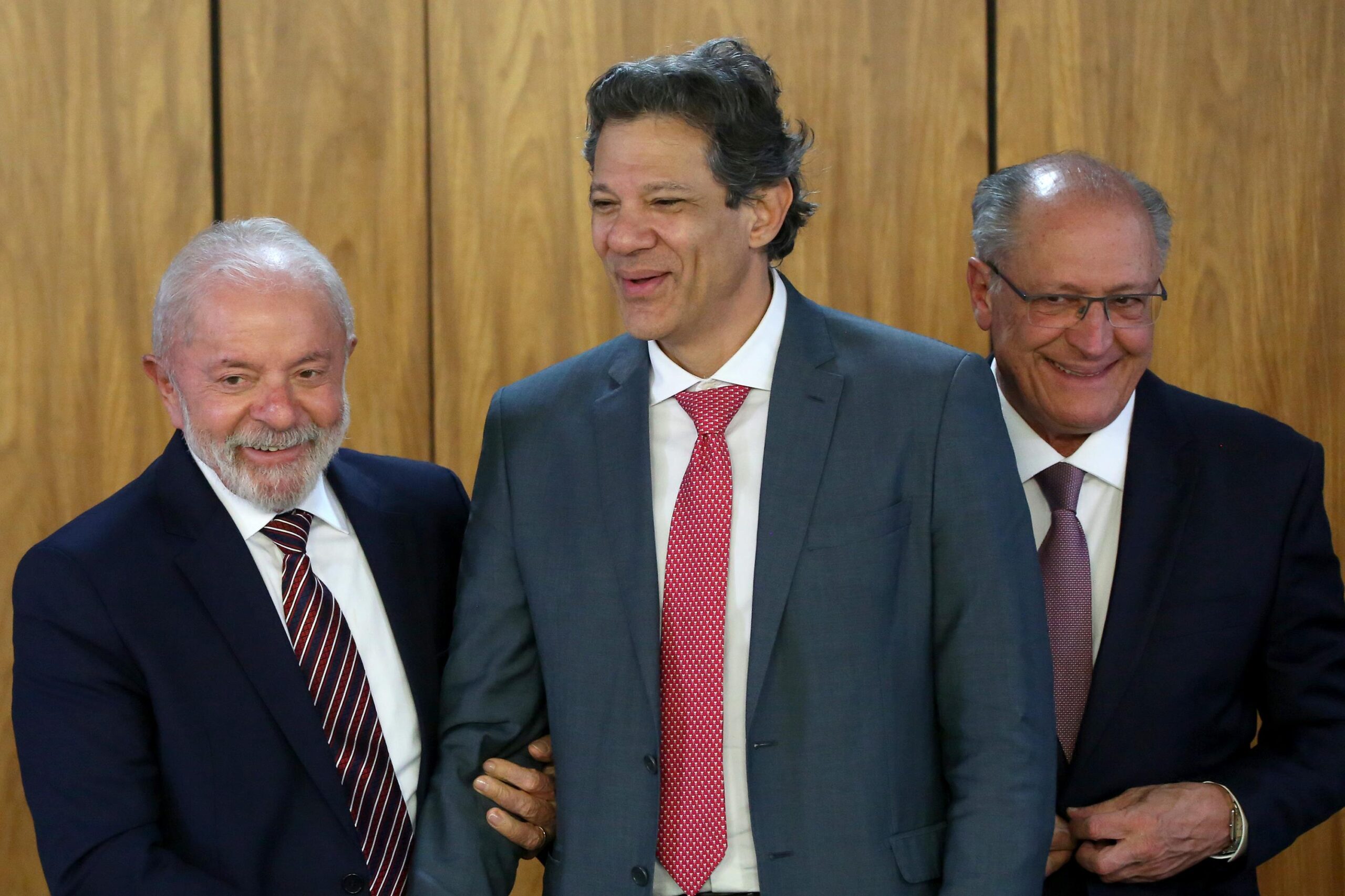 Lula, Haddad e Alckmin: trio discute medidas para proteger setores mais afetados com a sobretaxa.