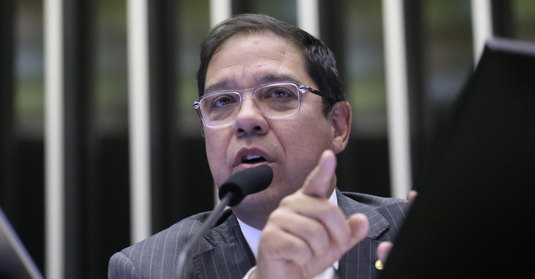 Vice da Câmara afirma que pautará anistia se Hugo Motta sair do país