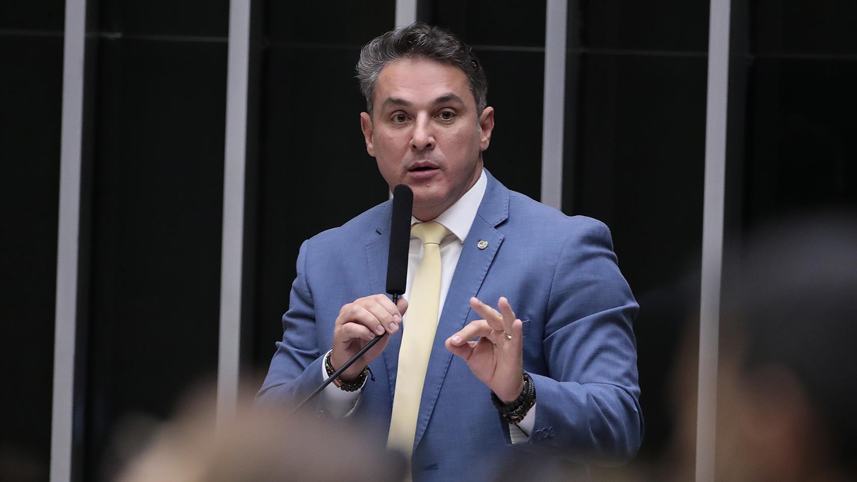 Proposta de Zucco prevê socorro a animais em desastres e apoio a ONGs e municípios.