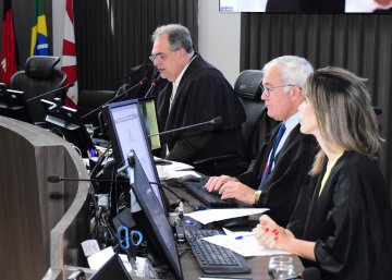 Foto do presidente Fred Coutinho no Pleno do TJPB