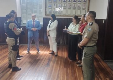 Foto da visita aos batalhões 