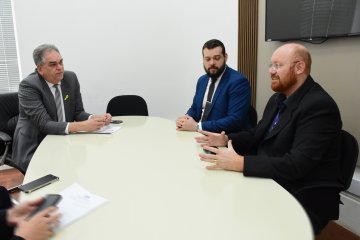 Foto da reunião entre representantes do TJPB e FPB