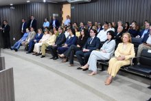 Foto do público na galeria