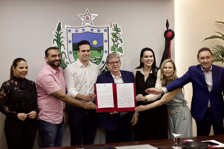 MP participa de assinatura de decreto que cria o Monumento Natural Itacoatiaras do Ingá