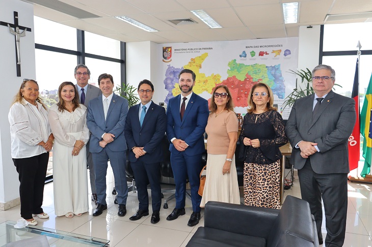 Procurador-geral recebe visita institucional de conselheiro do CNJ