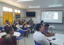 Foto da reunião com os indígenas