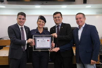 ALPB concede título de cidadã paraibana à guarda civil, Iris Cavalcante