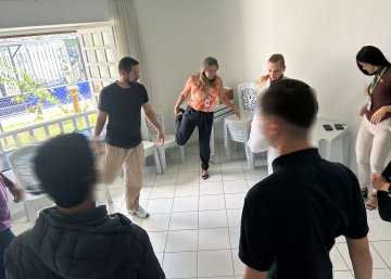 Foto do pessoal em oficina de descontração