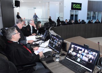 Foto da sessão do órgão especial