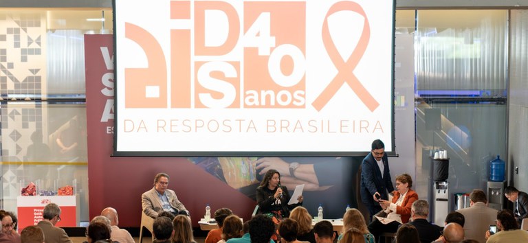 Brasil revisita 40 anos de resposta à aids em debate no SESI Lab