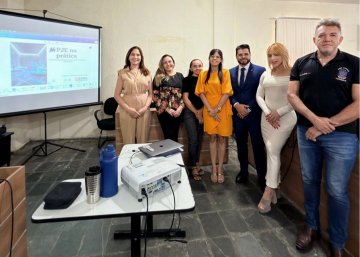 Foto da equipe em treinamento na comarca de Itaporanga