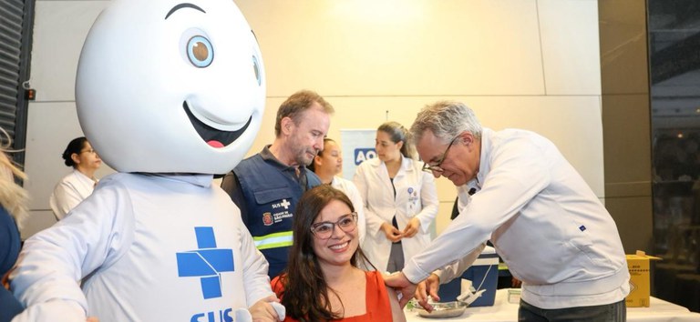 Em São Paulo, ministro doa sangue e reforça vacinação de gestantes para proteger bebês da bronquiolite