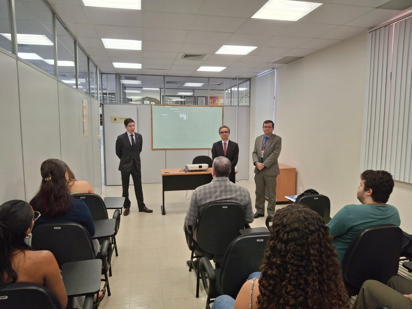 Juízes explicam para estudantes de Direito o funcionamento das unidades judiciárias de CG