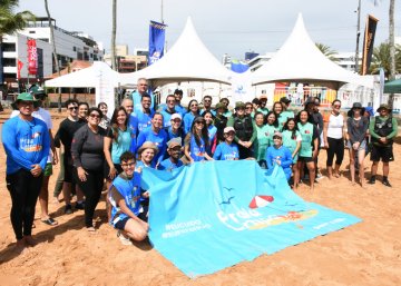 Foto da euipe na ação que aconteceu entre as praias de Tambaú e Cabo Branco