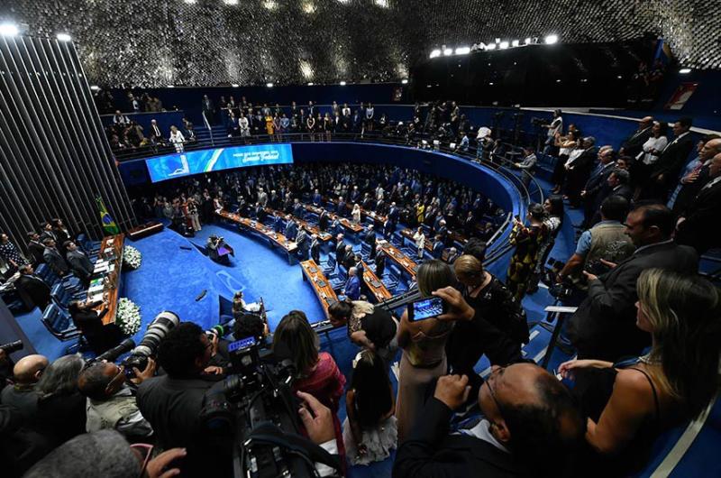 Reforma administrativa: grupo avalia votar teto para servidor em 2026