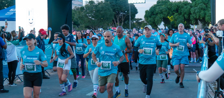 Corrida na Esplanada reúne milhares de pessoas e reforça importância da atividade física para qualidade de vida