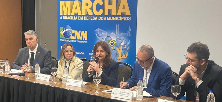 Ministério da Saúde debate desafios da gestão municipal durante Marcha dos Prefeitos