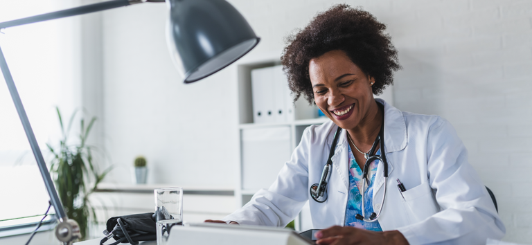Transmissão sobre o Mais Médicos esclarece dúvidas sobre os editais abertos do Programa